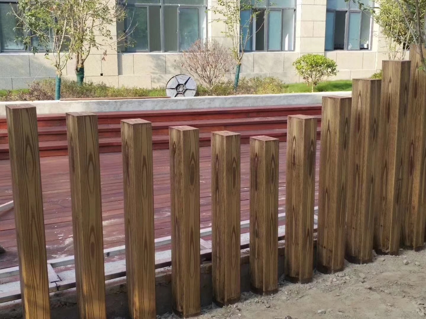 <strong>金屬鋼構(gòu)如何做仿木紋漆效果？</strong>